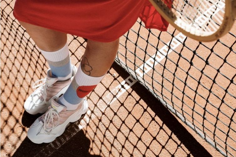 Lady_shoes_for_playing_tennis