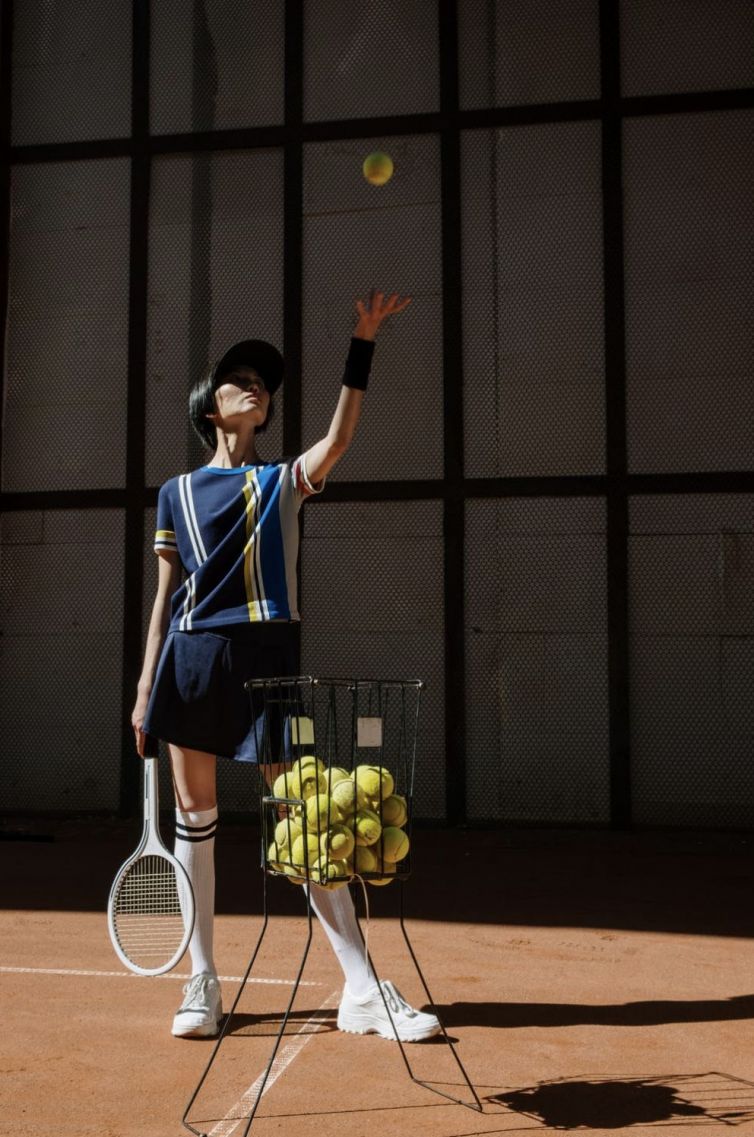 a_lady_playing_tennis
