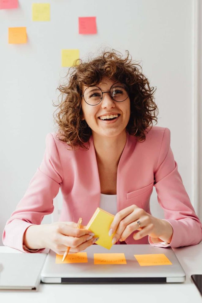 Businessfotografie - Frauen Make-up mit Brille