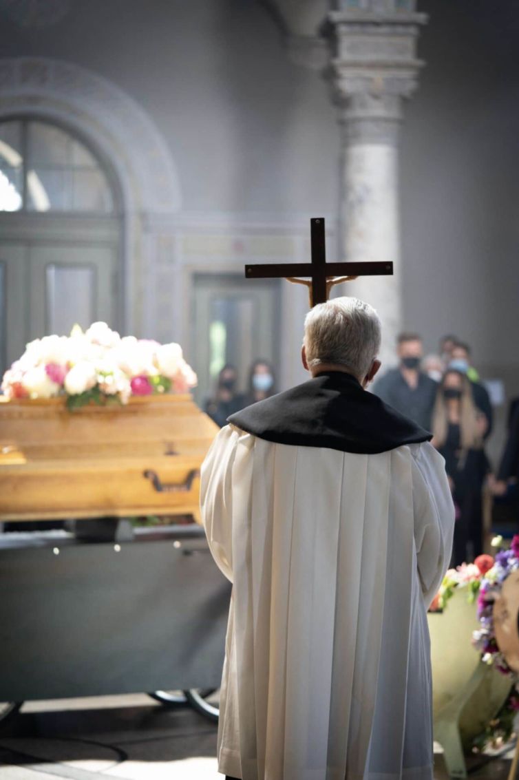 Is it possible to photograph at a funeral?